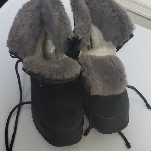Uggs - Picture 4 of 5